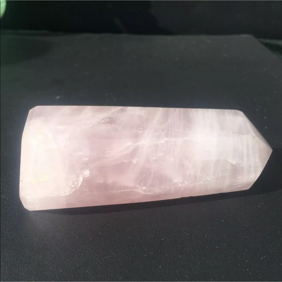 252g Natural rose quartz crystal point - Picture 6 of 6